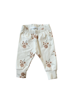 Broekje bruine bloem